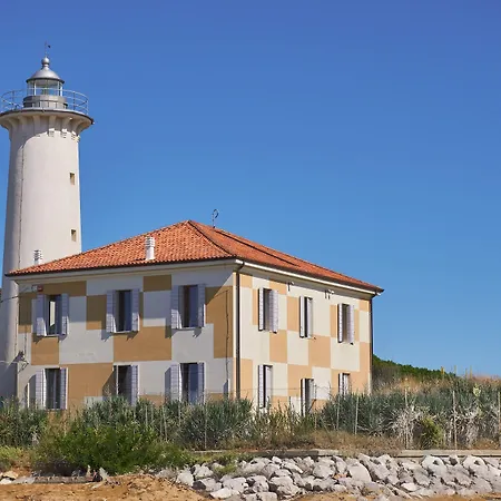 Welcoming Flat For 6 Guests Next To The *