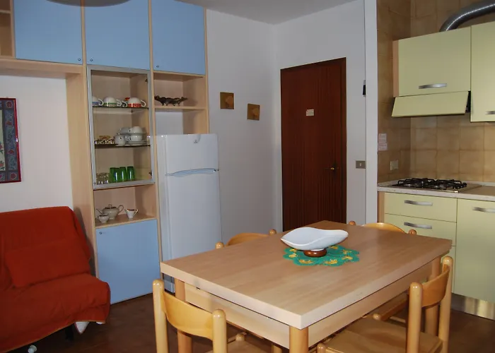 Welcoming Flat For 6 Guests Next To The *