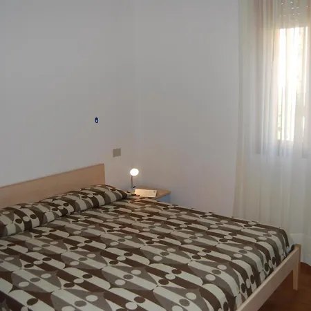 Apartment Welcoming Flat For 6 Guests Next To The