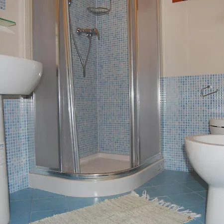 Welcoming Flat For 6 Guests Next To The