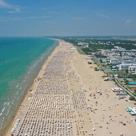 Apartamento Welcoming Flat For 6 Guests Next To The Bibione
