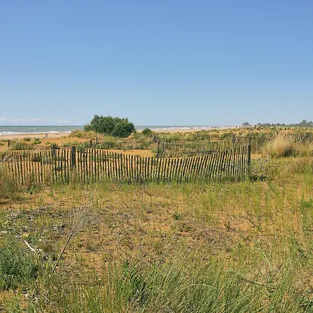 Apartment Welcoming Flat For 6 Guests Next To The