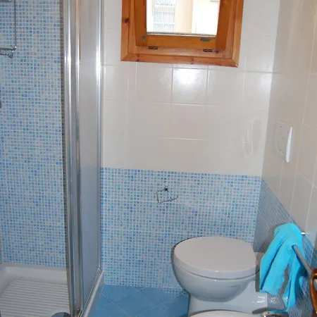 Apartamento Welcoming Flat For 6 Guests Next To The *