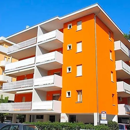 Welcoming Flat For 6 Guests Next To The
